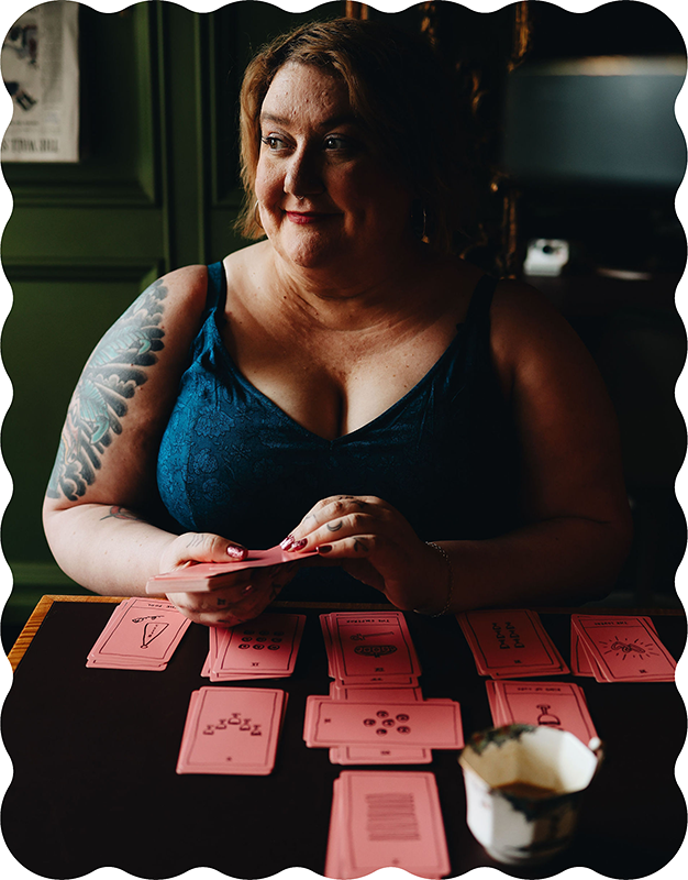 Heather Barnes doing tarot reading